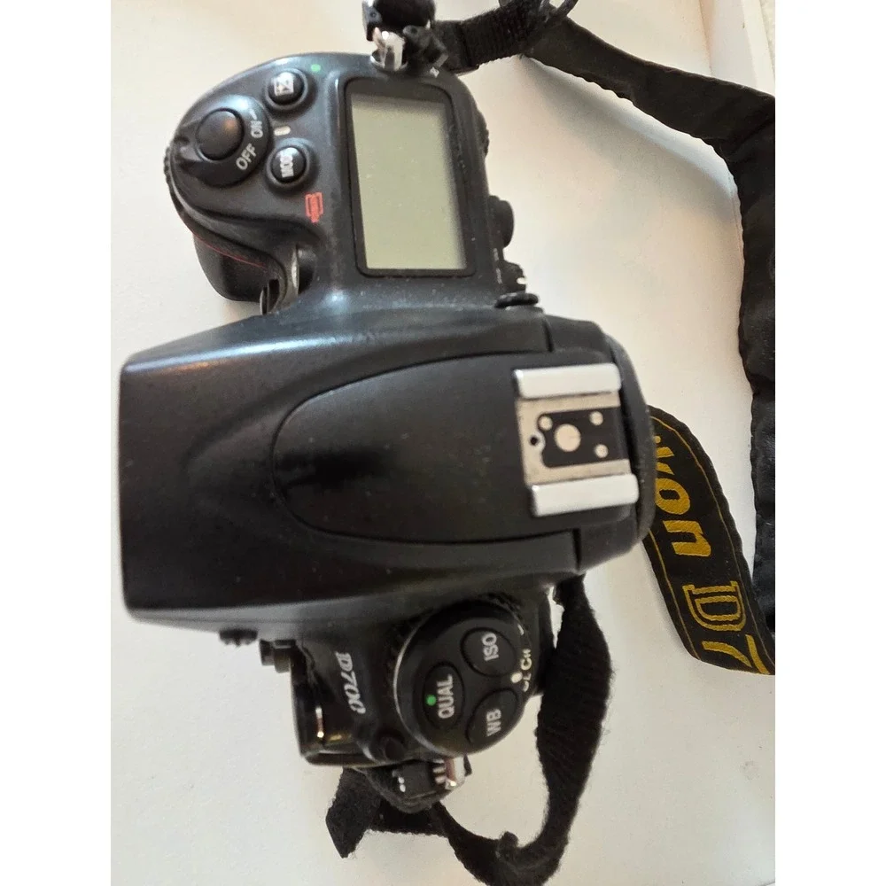 Nikon D700 12.1MP Digital SLR Camera Body FX Full Frame with Box & Auto Winder
